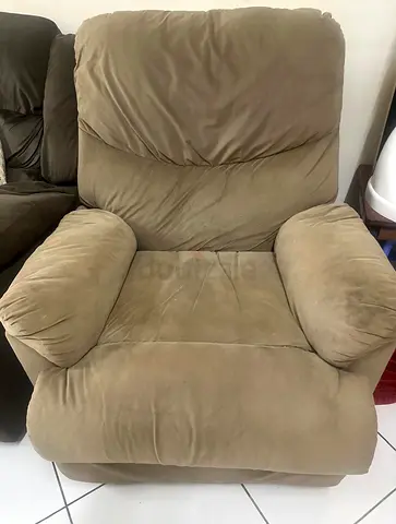 Beige Single Plush Recliner Armchair - Good Condition