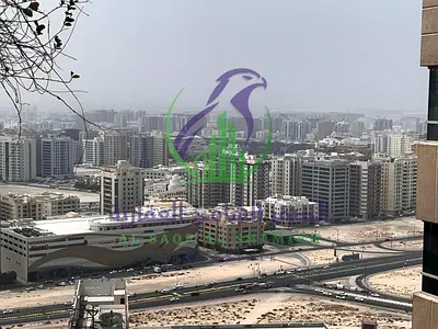 شقة غرفتين وصالة في النهدة مقابل صحارى مول مع باركن مجاني وغرفة خادمة أو ستور وغرفة ماستر وخزائن حائط وثلاث حمامات ومساحات واسعة على مخرج دبي