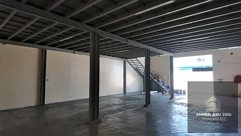 Commercial warehouse for annual rent in Al Jurf Industrial Area 1, Ajman. 3150 sq ft, mezzanine, 4
