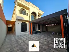Classic villa for sale, ideal for families. Spacious and featuring luxury finishes, it is situated i