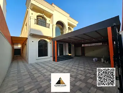 Classic villa for sale, ideal for families. Spacious and featuring luxury finishes, it is situated in a prime location with no annual maintenance or s