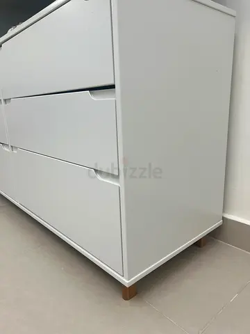 White 6-Drawer Chest / Dresser in Good Condition