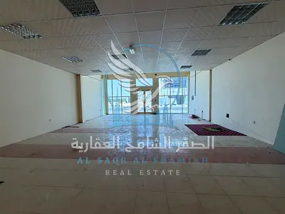 شورووم للإيجار في الصناعية 18 – موقع استراتيجي على شارع رئيسي