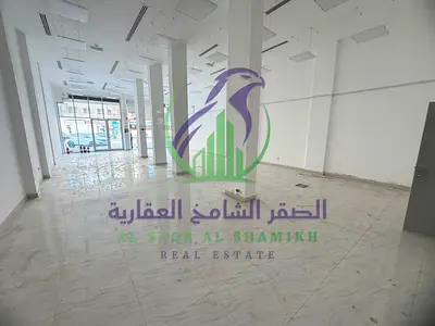 محل تجاري للإيجار السنوي في الصناعية 15 بمساحة 1650 قدم على شارع رئيسي مع مكتب وشهرين مجانيين