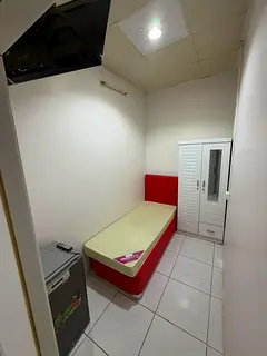 FOR 1 BACHELOR(MAN) AVAILABLE FURNISHED PARTITION ROOM LOCATED NEAR UNION METRO STATION