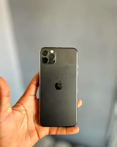iphone 11 pro max 4 month warranty clean