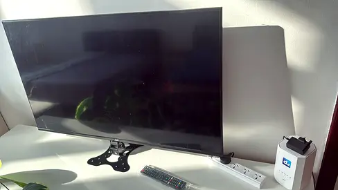 Affordable JVC 50" LED smart TV - Fully Functional, Includes Wall Mount & Remote(fixed price)