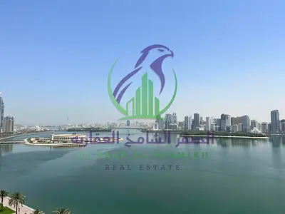 شقة واسعة مكونة من ثلاث غرف نوم للإيجارباركن مجاني و بلكون بإطلالة بحرية ومسبح وخزائن حائط وغرفة خادمة