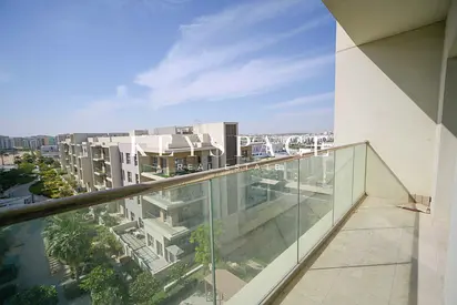 Expansive Contemporary Apartment | Prime City Access | Resale