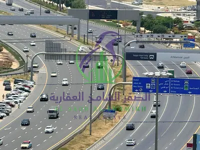 شقة واسعة ثلاث غرف وصالة للإيجار بإطلالة بحرية مع باركن وجيم ومسبح وبلكونتين وخزائن بالحائط