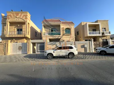 Detached villa, all rooms are master suites, maid's room, storage room with roof terrace