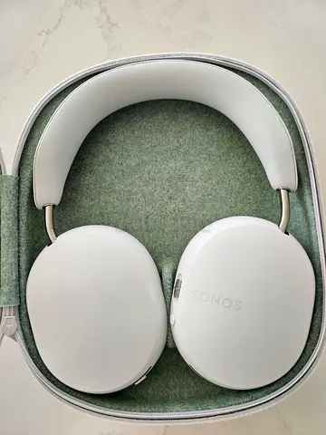 Sonos noise cancelling Wireless Over-Ear Headphones — White (Good Condition)