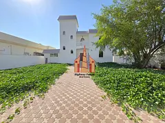 Very big garden yard parking balcony hall Majlis 4 bedroom neat and clean villa just 80k