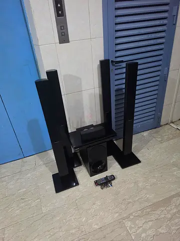 Samsung 5.1ch (1000 watts, Bluetooth, HDMI ARC) Home Theatre System in excellent working condition