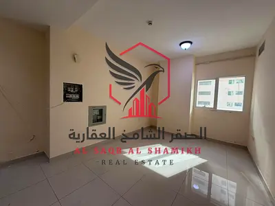 اجمل غرفة وصالة باطلالة مدينة مفتوحة مع باركين مجانا و خزائن بالحائط والغرفة ماستر بموقع مميز بالقرب من العرب مول