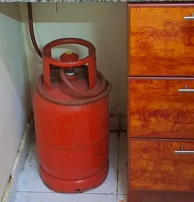 Small Red LPG Gas Cylinder with Regulator, Hose & Stove