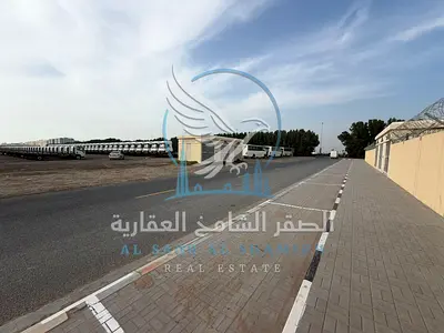 للايجار او الاستثمار بالصناعيه 17 | موقع استراتيجي وحيوي | علي شارع رئيسي | مساحات واسعه | اسعار مميز للقدم | تصلح باركنات| تسهيلات دفعات| قريبه خدمات