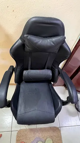 Gaming/Office Chair with Footrest – 4 Months Old – Lightly Used