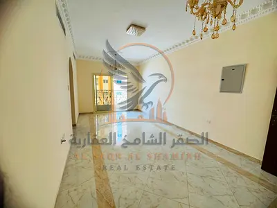 شقة للإيجار السنوي في الحميدية، غرفتان وصالة مع بلكونة و2 حمام وخزائن حائط، بجوار اتصالات والمحكمة، موقع مميز وقريب من الخدمات.