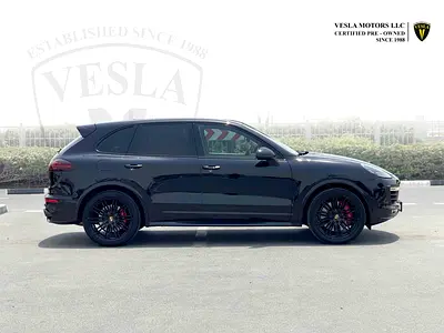 PORSCHE CAYENNE GTS / GCC + 440 HP + SPORT CHRONO + PANORAMIC SUNROOF + BOSE SOUND SYSTEM-3