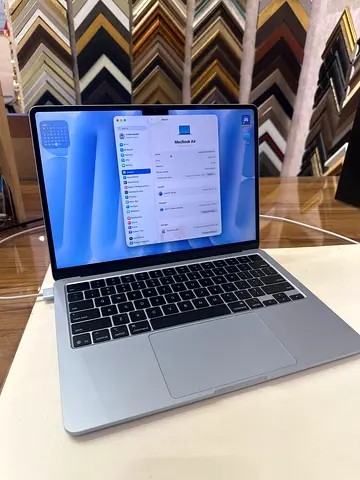 Apple MacBook Air 13.6-inch (M4) , Good Condition, Ugreen vertical mouse, 30w power adapter