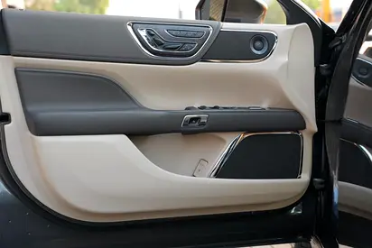 صورة 10 لـ 2020 Lincoln CONTINENTAL