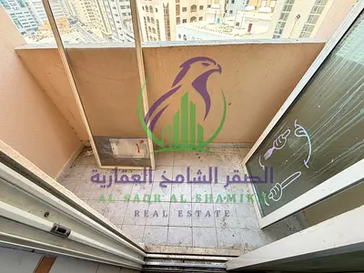 شقة غرفتين وصالة للإيجار السنوي في المجاز 2 حمامين ومساحات مريحة موقع حيوي قريب من دبي والخدمات مع مرونة في الدفعات