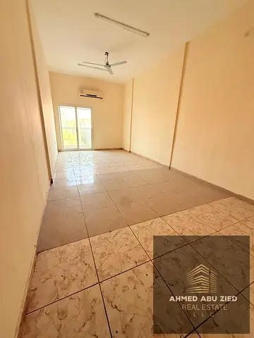 أستديو واسع للإيجار السنوي في الروضة عجمان شارع الشيخ عمار بـ 18,000 درهم | مساحة 550 قدم وتكييف سبليت و4 دفعات وتأمين كاش مسترد قريب من جميع الخدمات