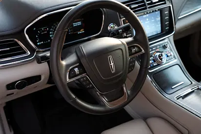 صورة 9 لـ 2020 Lincoln CONTINENTAL