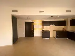 Well Maintained Mid Floor Courtyard Facing