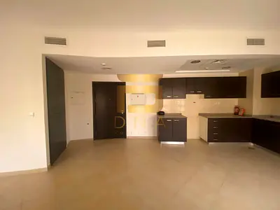 Well Maintained Mid Floor Courtyard Facing