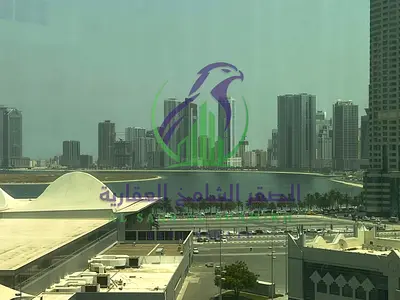 شقة ثلاث غرف وصالة للإيجار السنوي في التعاون الشارقة إطلالة بحرية بانورامية غرفة ماستر بلكونة باركينغ وجيم مجاني دفعات مرنة