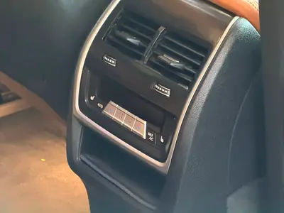 2021 BMW X7 — миниатюра 10