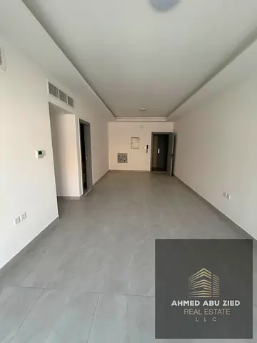 ارقي واشيك غرفتين وصاله مع 3 حمام اول ساكن مع غرفه غسيل مع بلكونه تكيف مركزي سيستم دخول بالكرت صيانه كامله علي المالك طول فترة الايجار قريب من جميع ال
