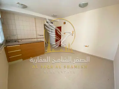 ستوديو المجره مطبخ امريكاني مساحه واسعه تقسيمه ممتازه تصديق العقد علي المالك 6 دفعات مع تكييف مركزي وغاز مركزي