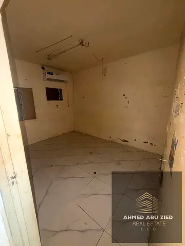 منزل عربي للإيجار السنوي في الراشدية 1 عجمان بـ 48,000 درهم | 3 غرف واسعة يتسع لـ 22 شخصاً حوش ومجلس خارجي و2 حمام و4 دفعات ميسرة قريب من جميع الخدمات