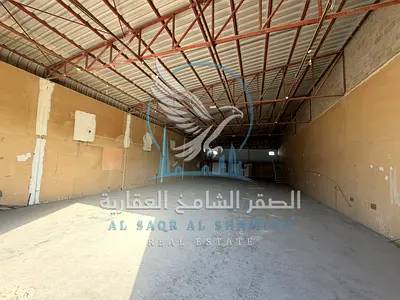 بلوك كامل بالصناعية 13 يضم 2 مستودع 6000 قدم لكل واحد مع حوطة 10000 قدم وكهرباء 54 كيلو وات على شارع رئيسي حتى 4 دفعات