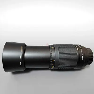 Nikon AF NIKKOR 70-300mm f4-5.6 G Lens with Hood