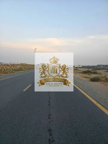 Industrial land for sale in a strategic location near Emirates Road, with freehold ownership for all nationalities. 📍 Location: Al Sajaa Industrial Area – Sharjah 🏢 Use: Commercial/Industrial 🏗️ Permi