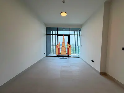 Luxurious Brand-New 1 Bedroom Apartment – Street View