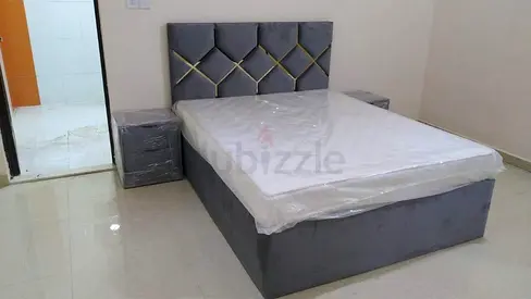 I m selling this king size bed in brand new condition.