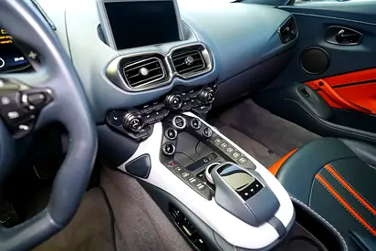 2019 Aston Martin VANTAGE — миниатюра 11
