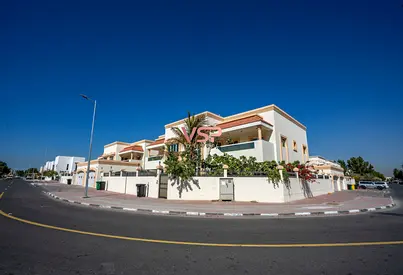 Umm Suqeim 1, Main Road