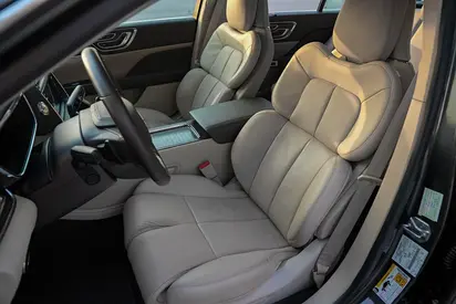صورة 8 لـ 2020 Lincoln CONTINENTAL