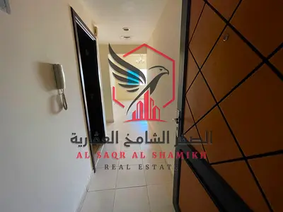 غرفه وصاله في الند اطلاله مفتوحه مساحه واسعه موقع مميز وحيوي قريب من كل الخدمات وقريب من مخرج دبي