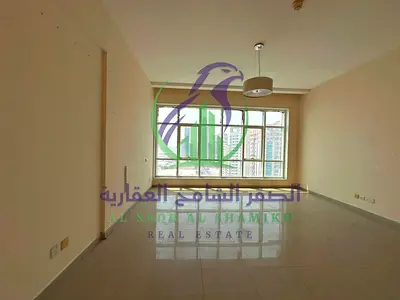 ثلاث غرف وصالة بالتعاون مع 4 حمامات وبلكونتين وتكييف مجاني وجيم مجاني ومساحات واسعة