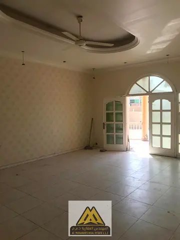 Villa at the lowest prices, 4 bedrooms, living room, spacious lounge, dining room, dedicated garden