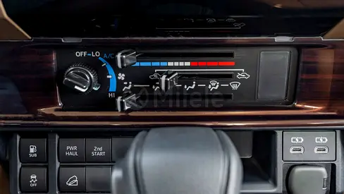 2025 Toyota LAND CRUISER 70 SERIES — фото 14
