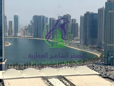 شقة واسعة من ثلاث غرف نوم للإيجار بإطلالة بحرية رائعة وبلكون مع غرفة تخزين وتقع في موقع استراتيجي مميز بالقرب من جميع الخدمات الأساسية