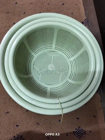 Set of 3 Plastic Colanders / Strainers - Light Green